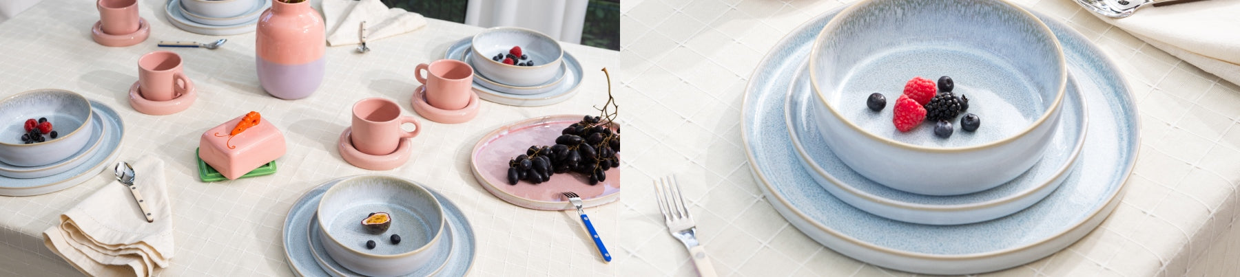 Ein Tisch ist mit rosanen und blauen Geschirrteilen gedeckt, verziert mit Beeren und Weintrauben.