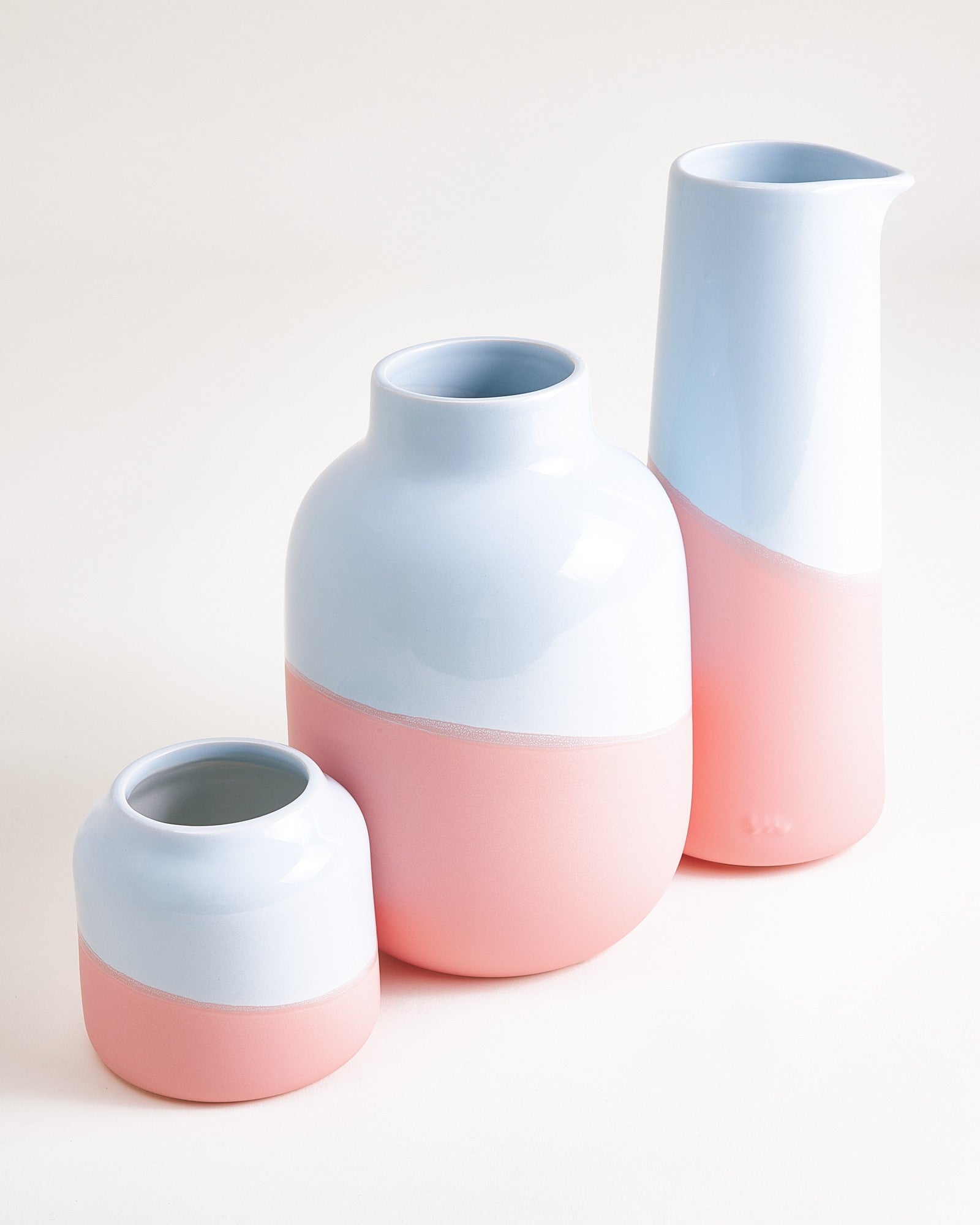 Pinguim Karaffe hellblau rosa