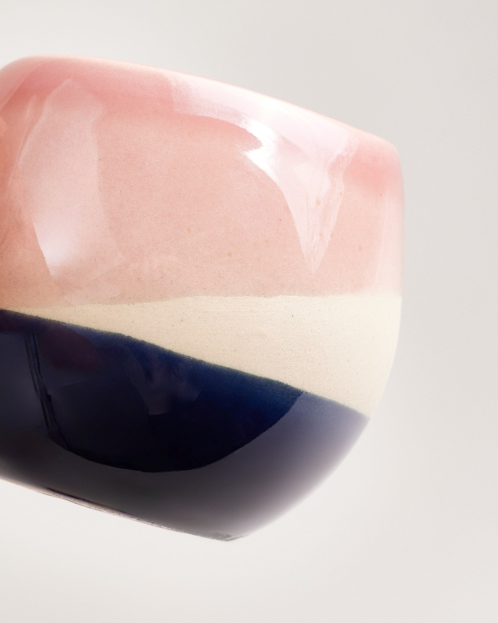 Bica Espressotasse rosa sand dunkelblau