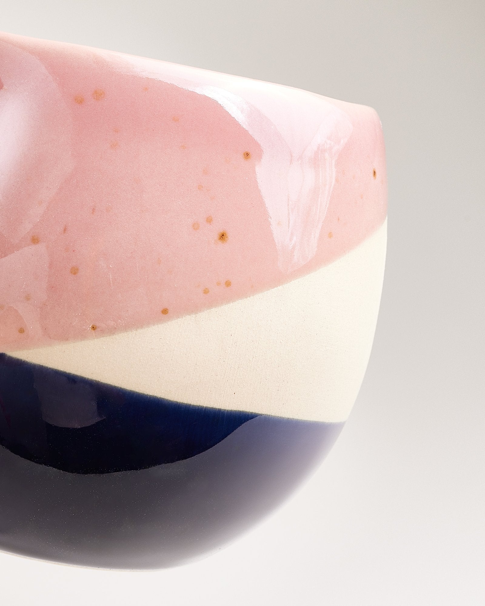 Bica Tasse groß rosa sand dunkelblau