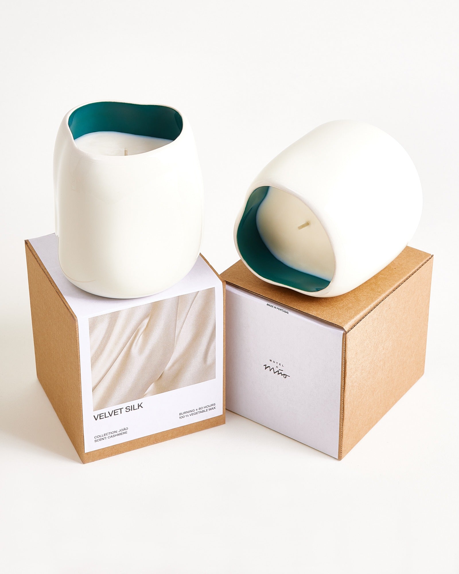 João Duftkerze Velvet Silk sand dunkelgrün