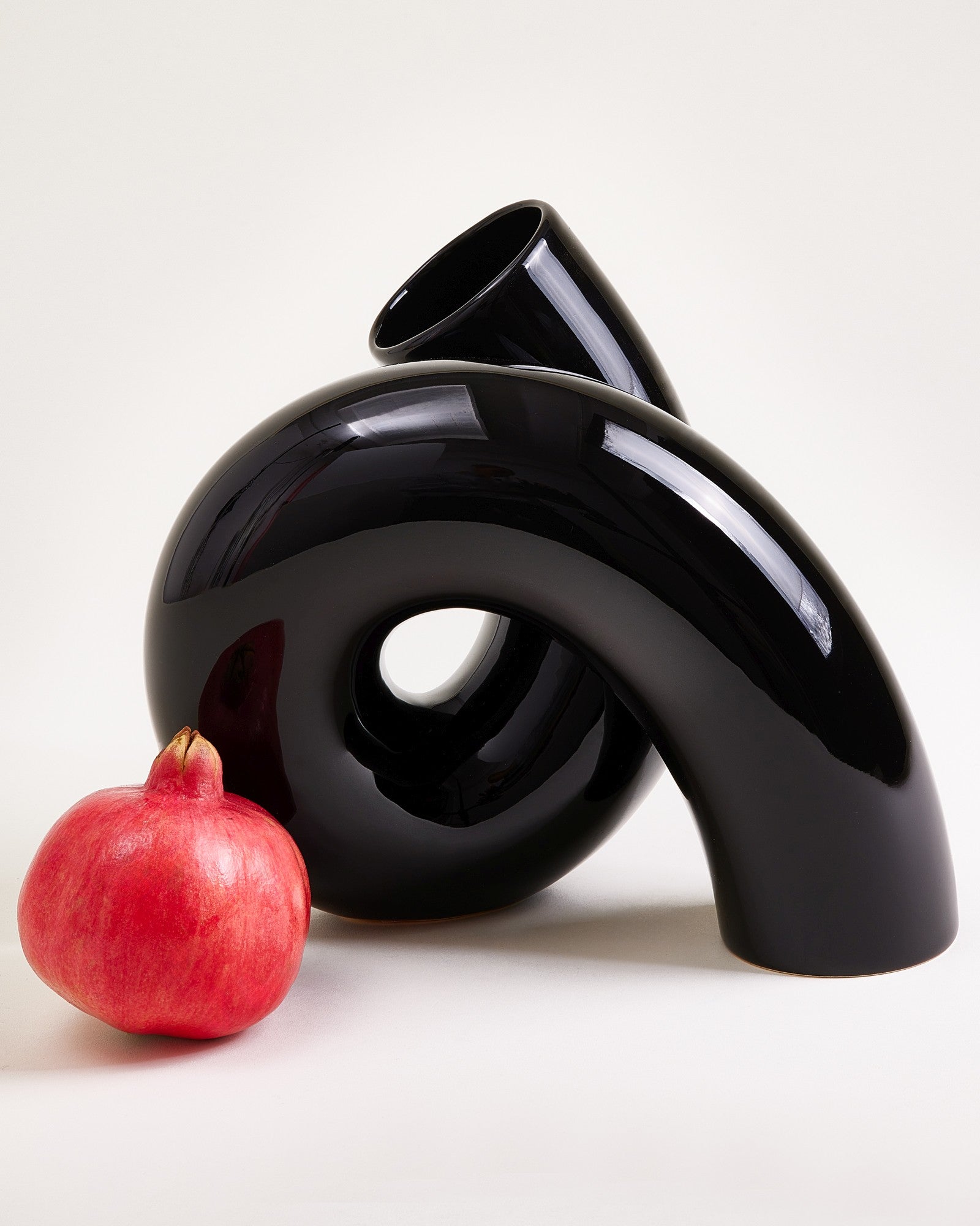 Motel a Miio x Ju Schnee - Viparita Vase L black