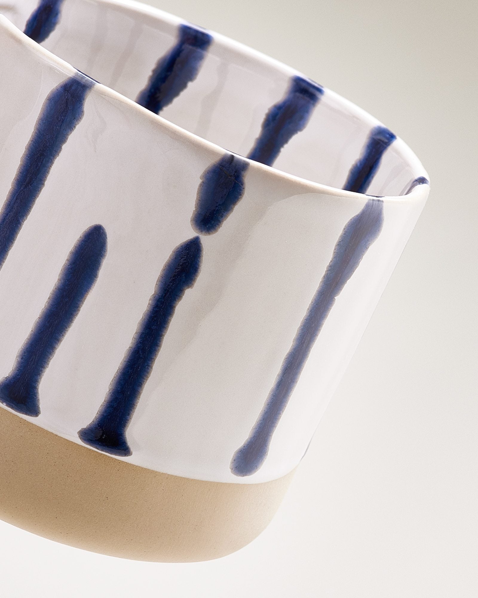 Nódoa Tasse groß gestreift weiß blau