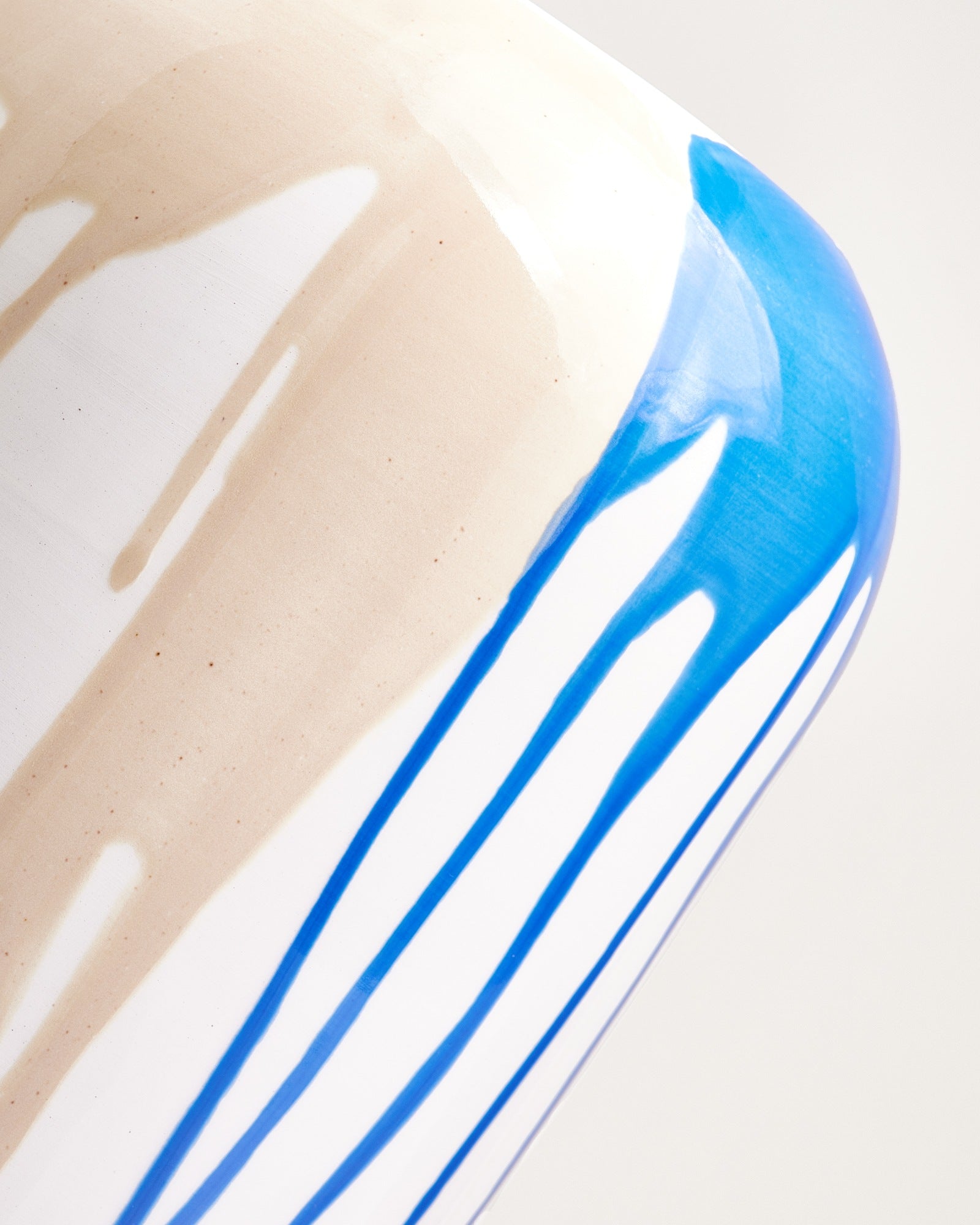 Nuno Vase L drip sand blau