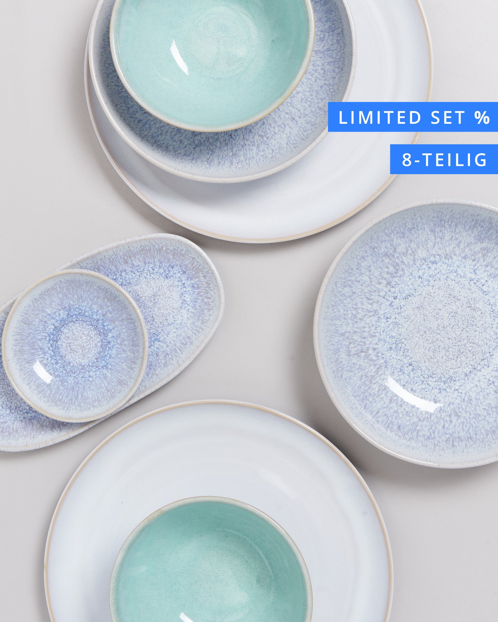 Verschiedene Teller und Schalen in Blau- und Grüntönen auf weißem Hintergrund, mit Text: "Limited Set, 8-teilig".