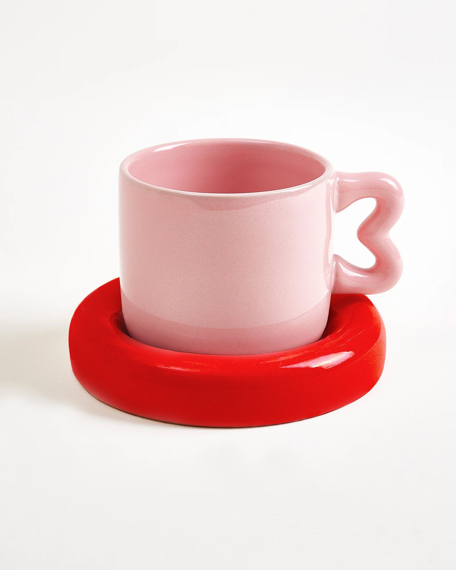 Seia mug with heart & saucer pink red