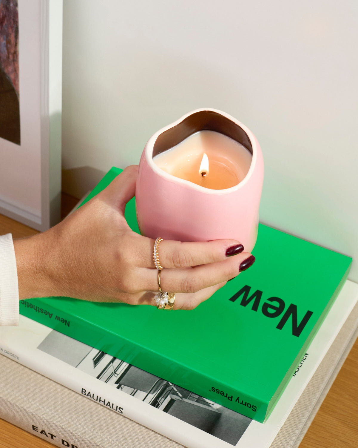 João - Scented candle Vanilla Wood pink brown