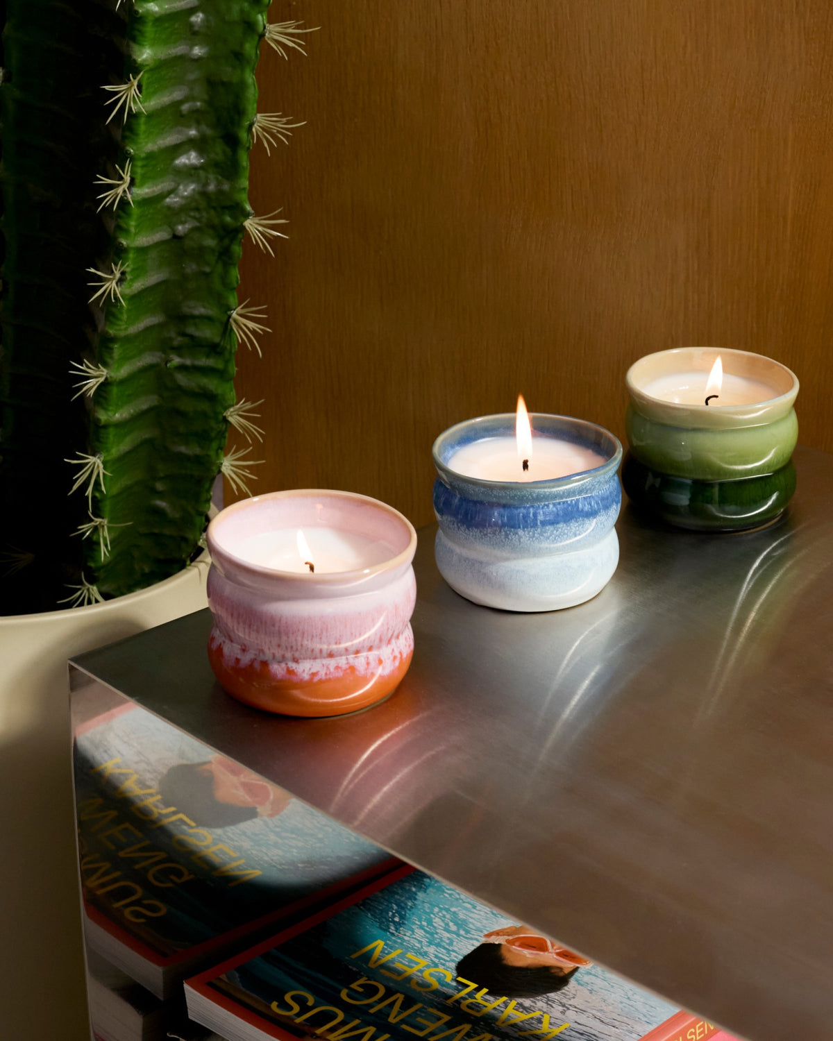 Ombra - Scented candle Ocean Breeze dark blue light blue
