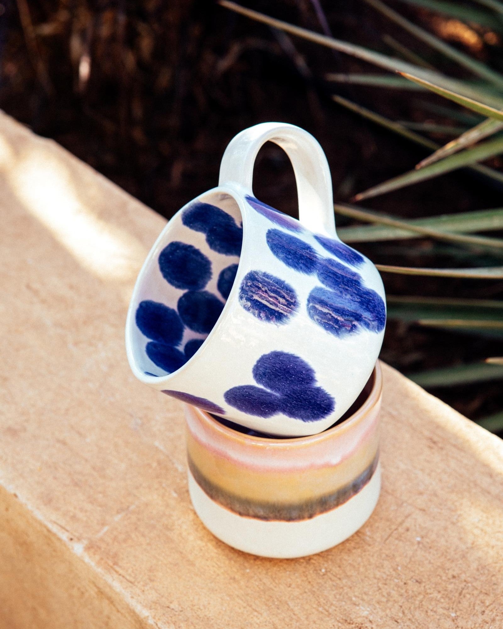 Nódoa Tasse groß gepunktet blau