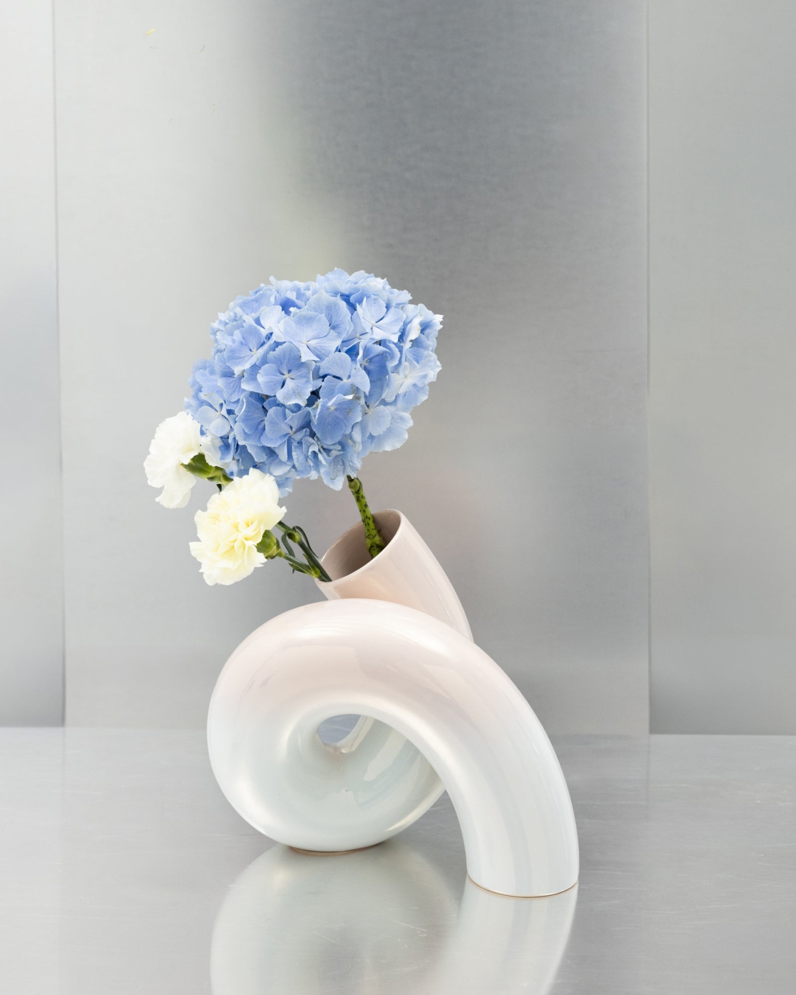 MaM x Ju Schnee - Vase L Delicate pink and soft light blue.
