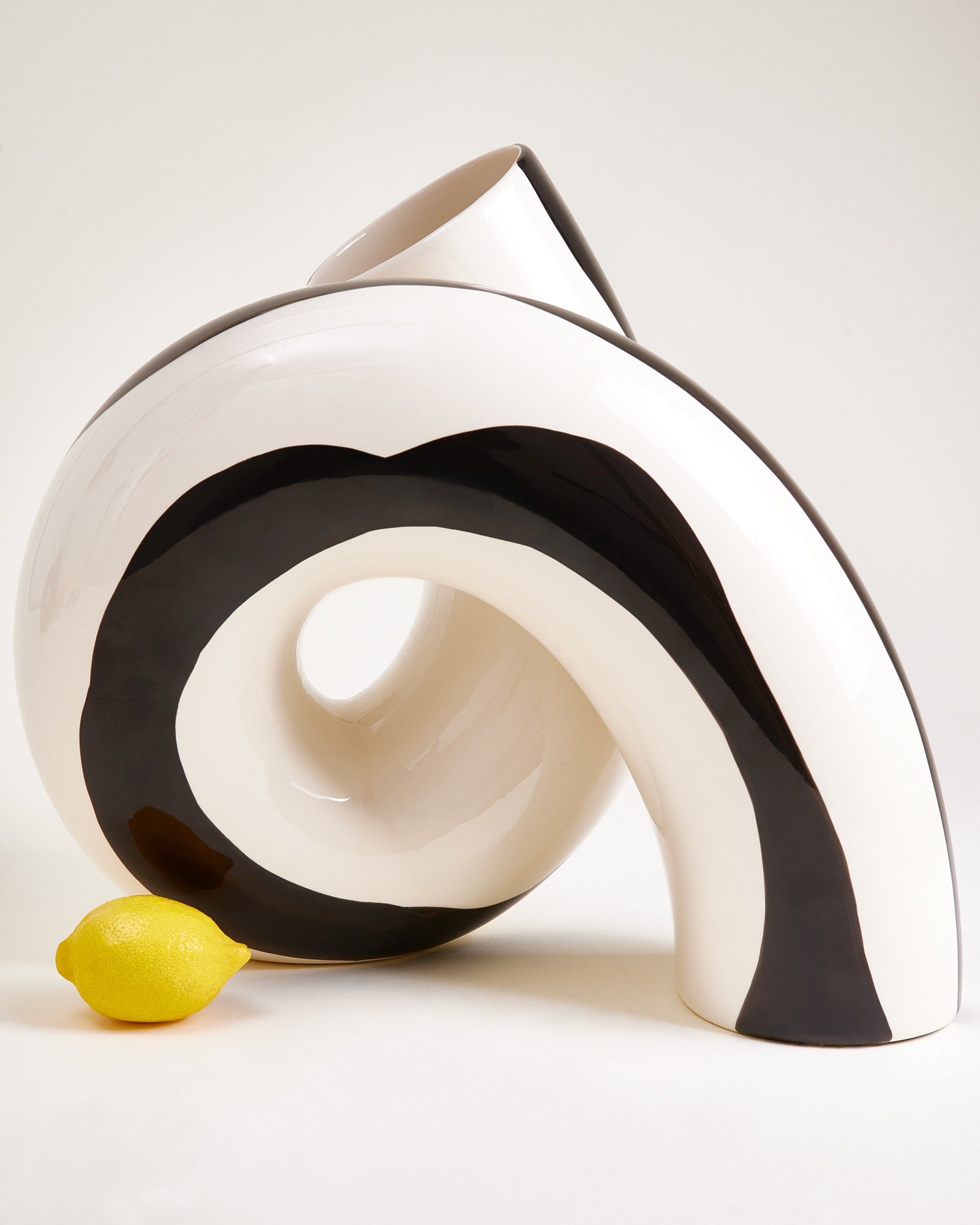 Motel a Miio x Ju Schnee - Viparita Vase XL black white