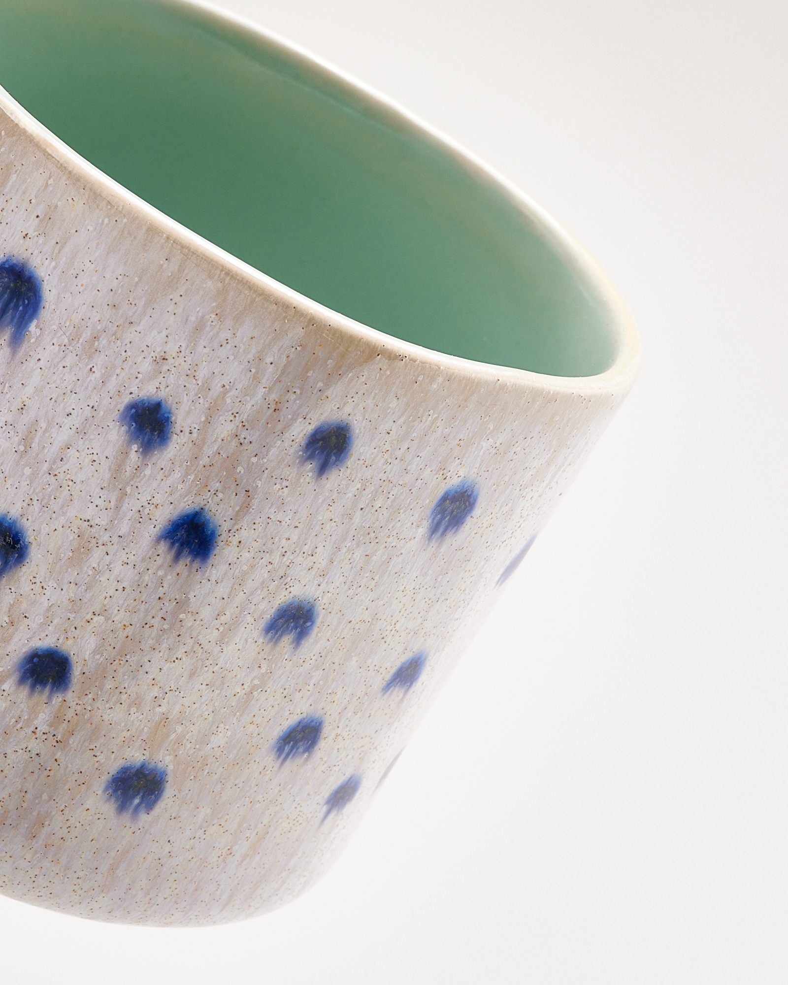 Nódoa Tasse groß gepunktet mint blau