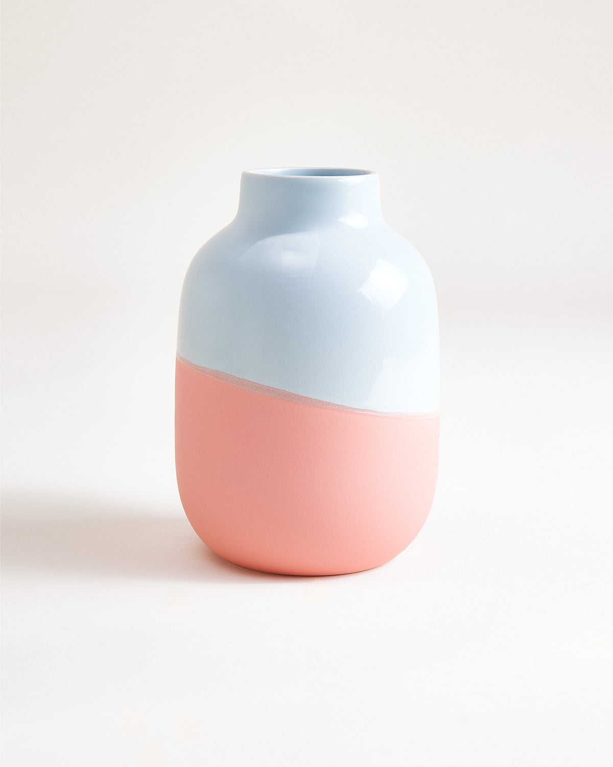 Buy medium-sized ceramic vases online