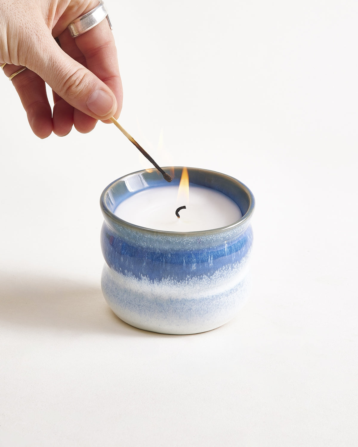 Ombra - Candela profumata Ocean Breeze Blu scuro, blu chiaro
