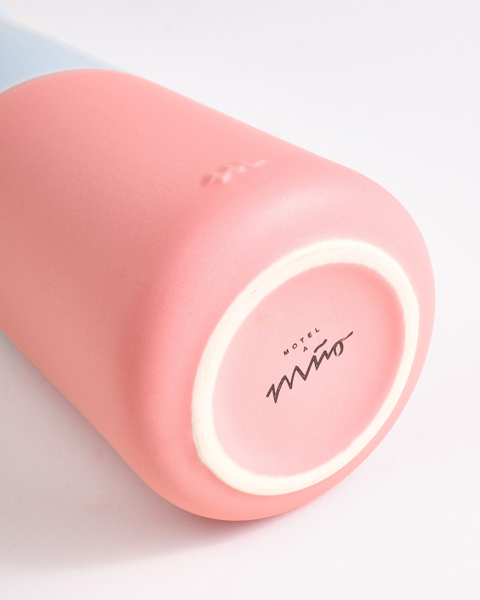 Pinguim Karaffe hellblau rosa