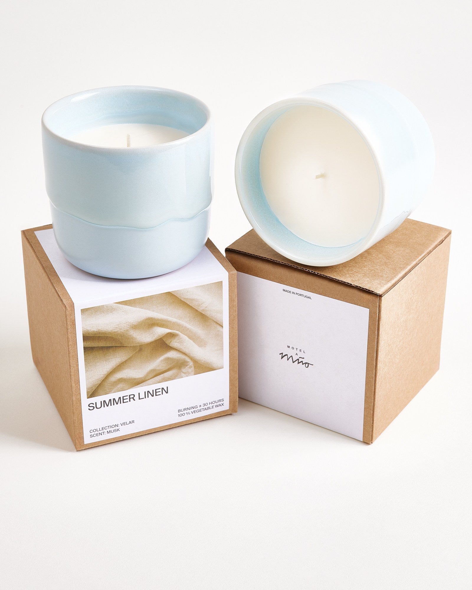Velar - scented candle "Summer Linen" light blue
