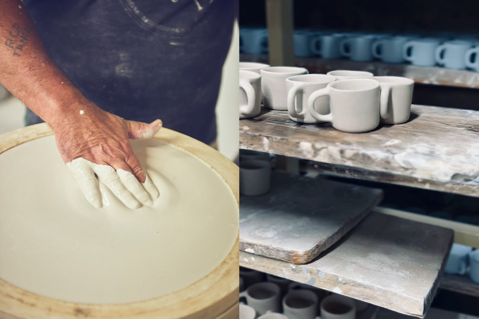 Links eine Hand in Tonmasse, rechts unfertige Tassen im Regal in einer Keramikwerkstatt.